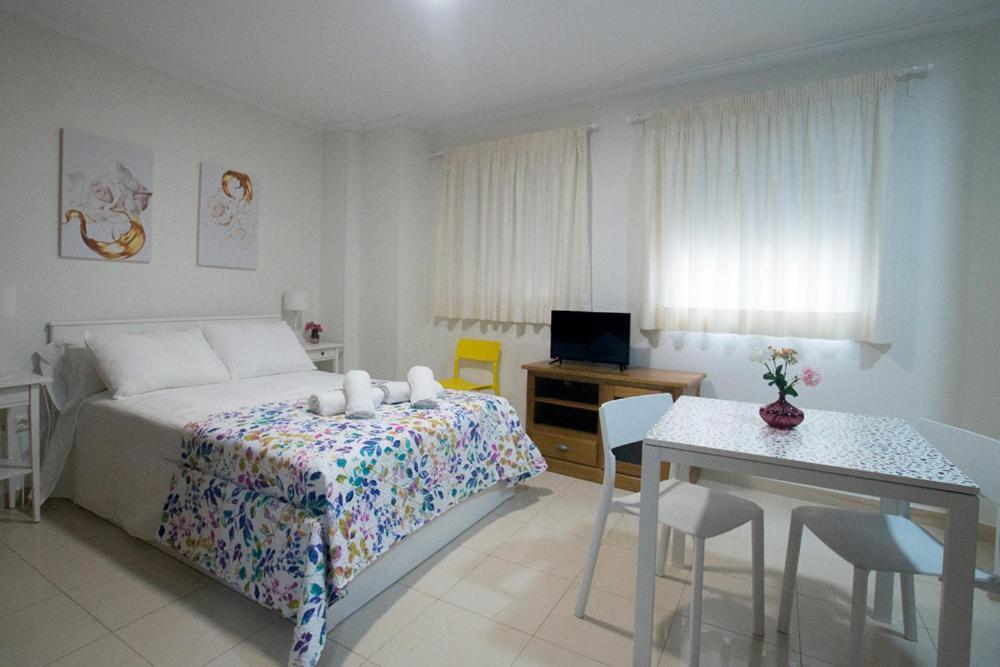 Apartamentos Amat - Only Adult - Playa El Bajondillo Торремолінос Екстер'єр фото