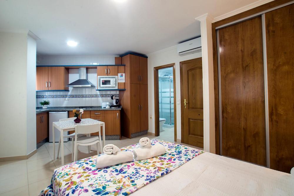 Apartamentos Amat - Only Adult - Playa El Bajondillo Торремолінос Екстер'єр фото