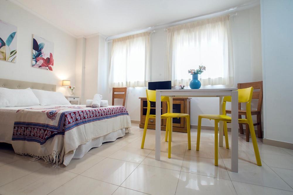 Apartamentos Amat - Only Adult - Playa El Bajondillo Торремолінос Екстер'єр фото