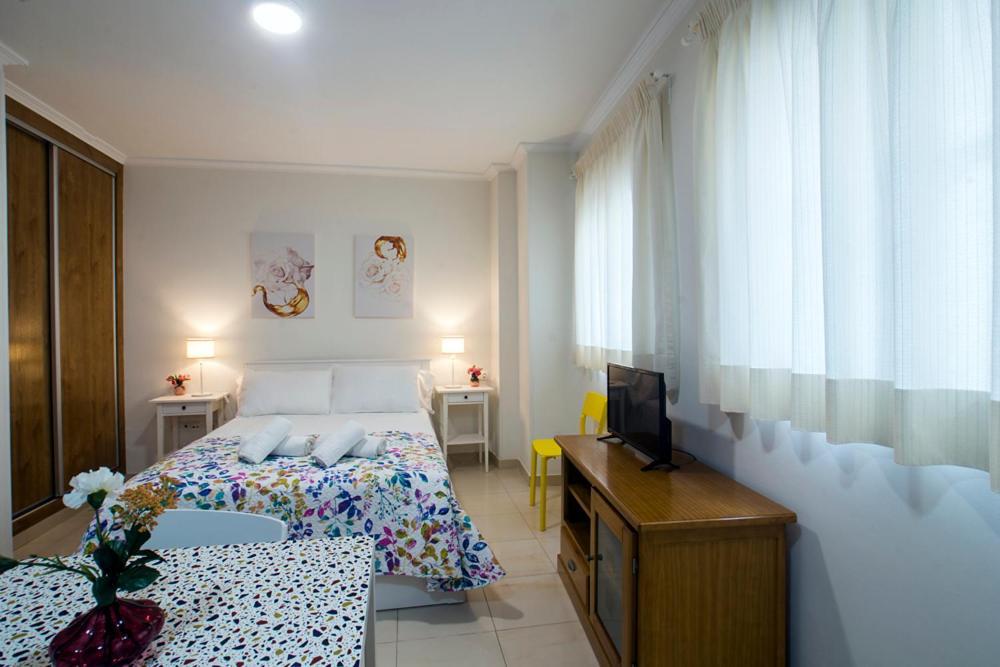 Apartamentos Amat - Only Adult - Playa El Bajondillo Торремолінос Екстер'єр фото