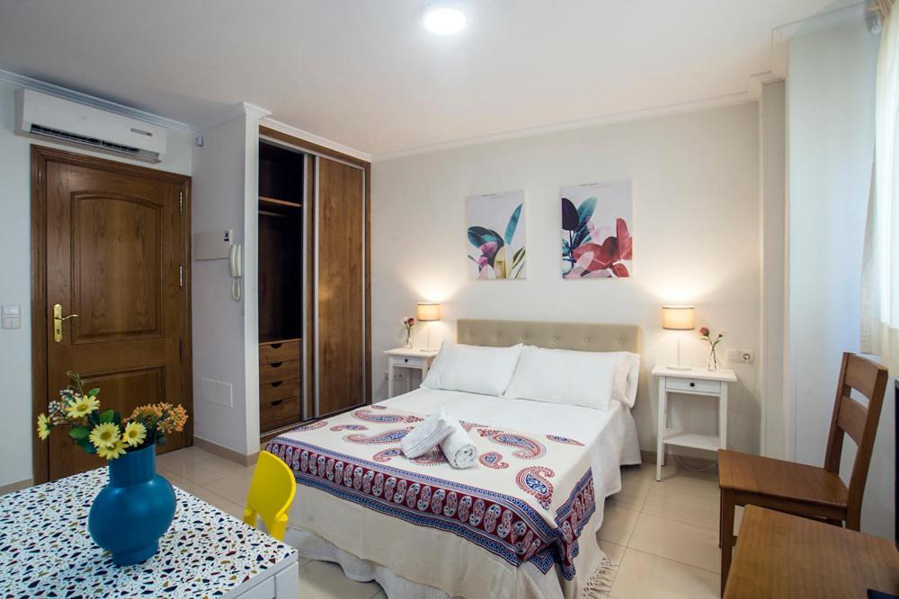 Apartamentos Amat - Only Adult - Playa El Bajondillo Торремолінос Екстер'єр фото