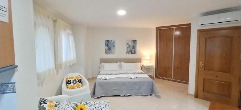 Apartamentos Amat - Only Adult - Playa El Bajondillo Торремолінос Екстер'єр фото